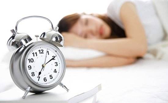 常睡懒觉会使智力下降 睡几小时才好？